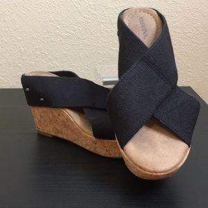 Black Wedges